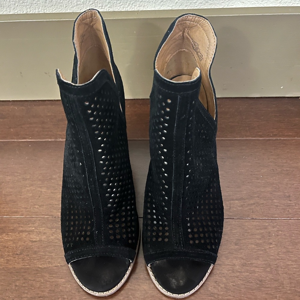 Lucky Brand Open Toe/ Peep Toe Cut out Booties